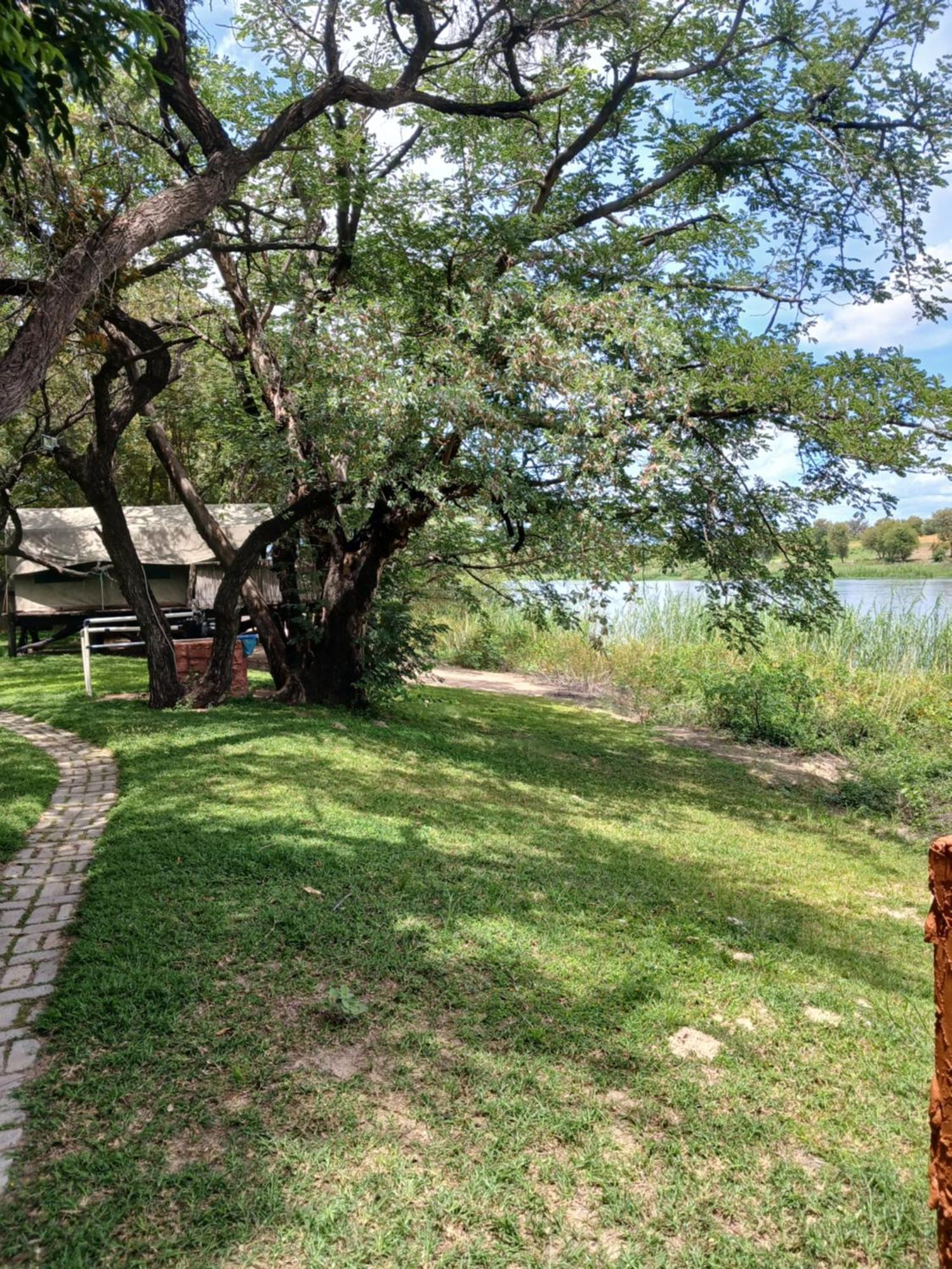 Camp Hogo Kavango Rundu Bagian luar foto