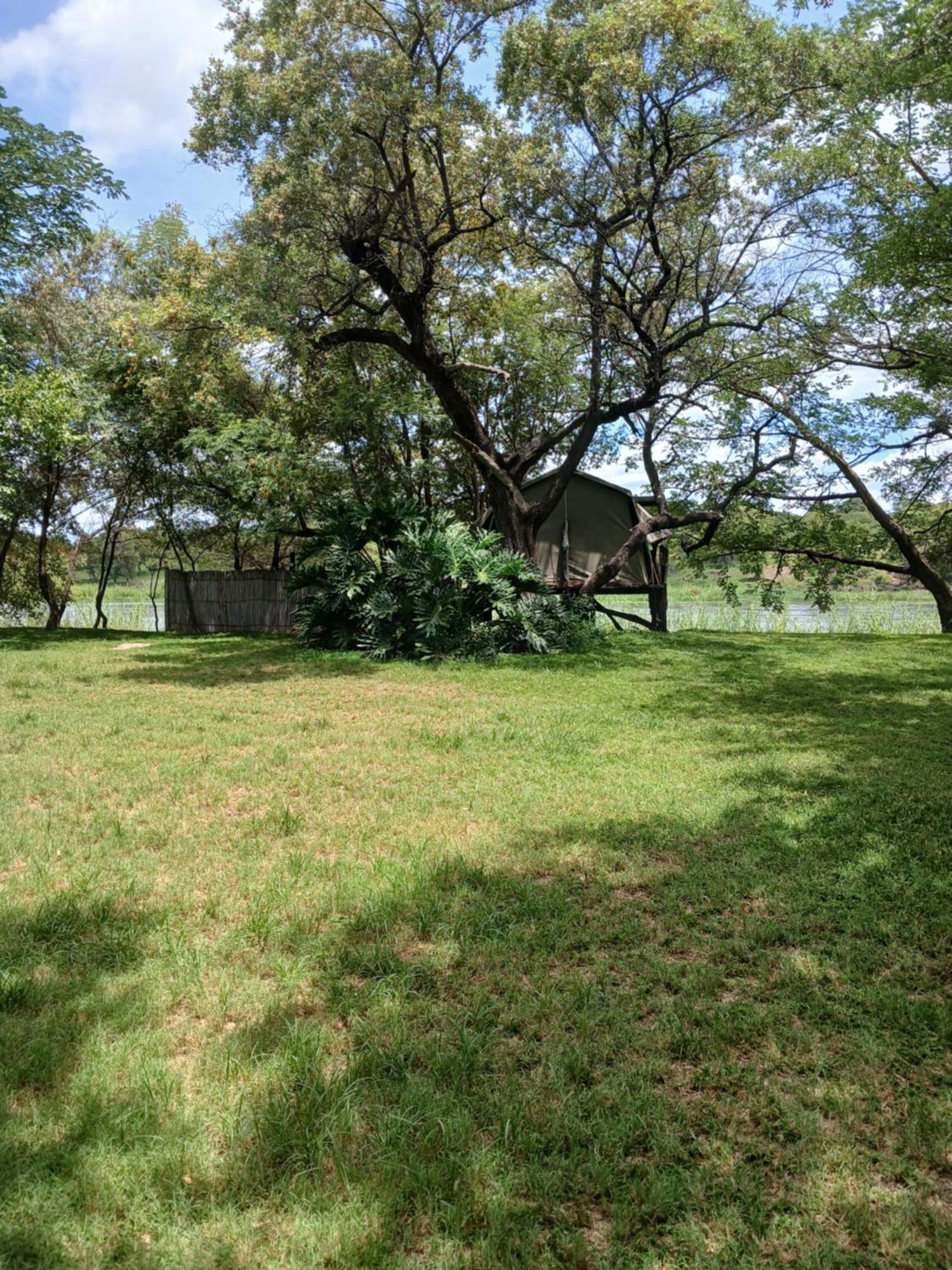 Camp Hogo Kavango Rundu Bagian luar foto
