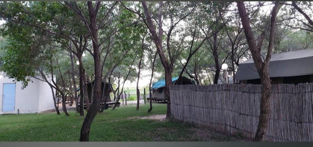 Camp Hogo Kavango Rundu Bagian luar foto